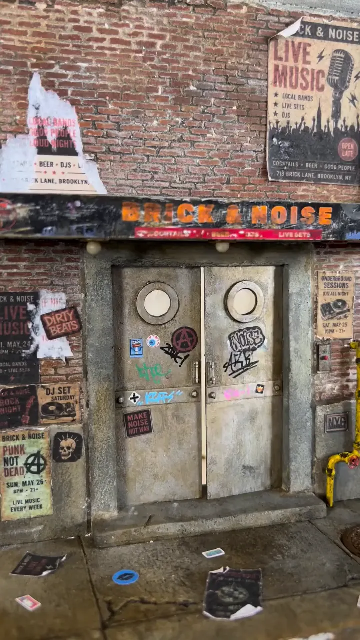 A still from one of fermalibri_diorama_'s videos